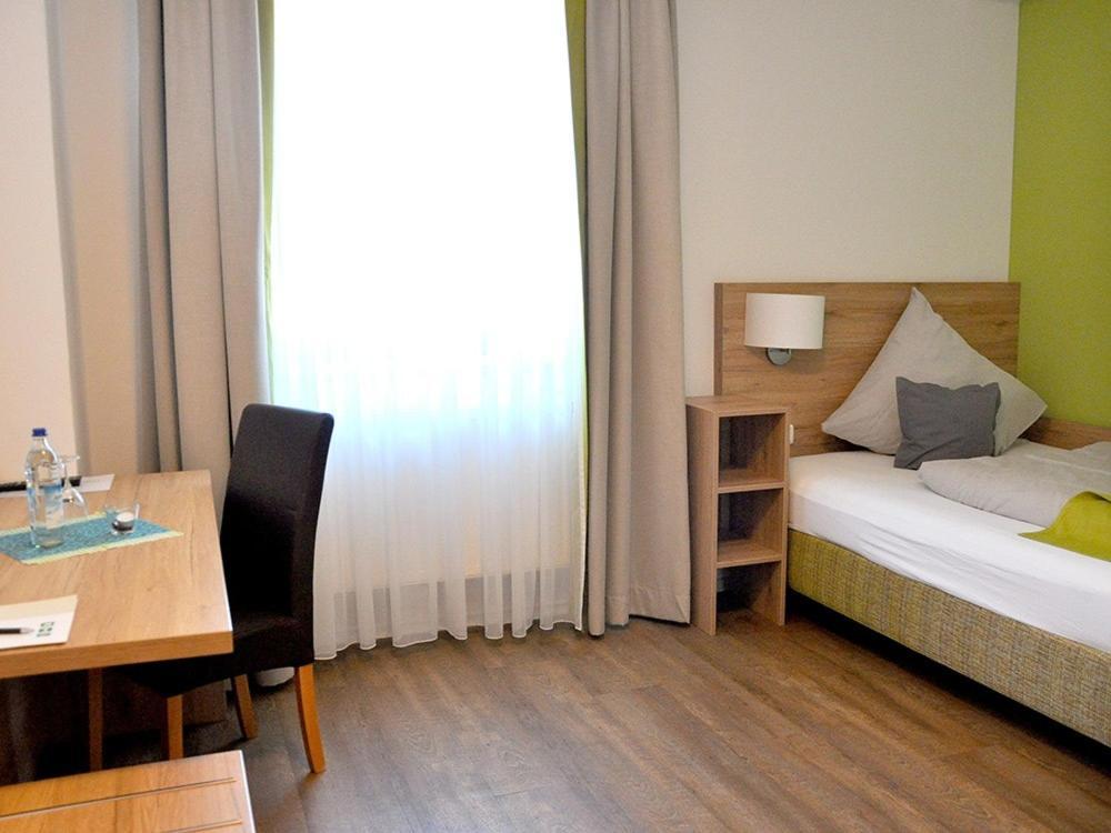 Landgasthaus Zur Linde Pleiskirchen Buitenkant foto