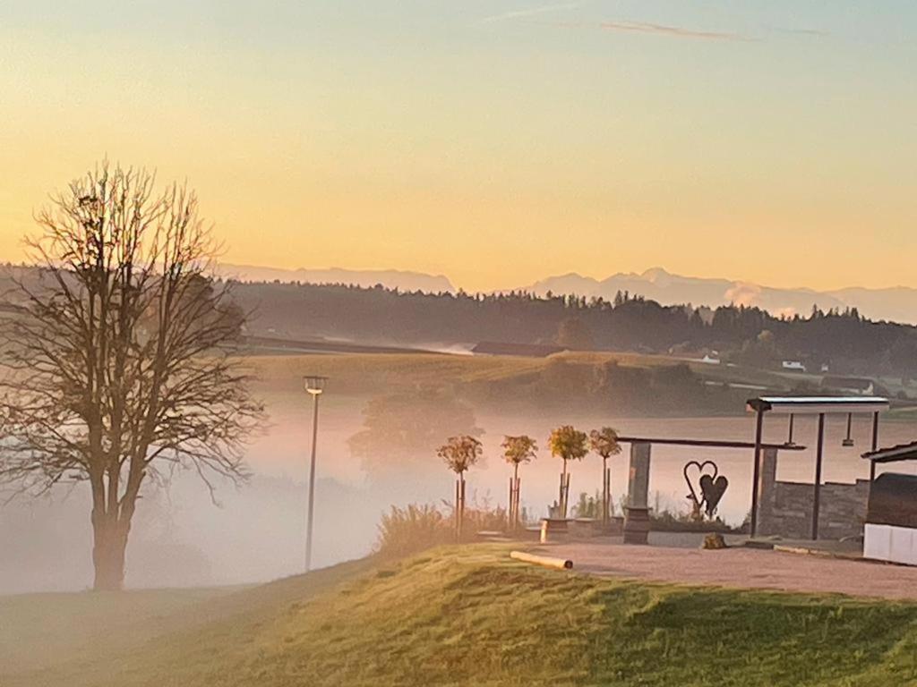 Landgasthaus Zur Linde Pleiskirchen Buitenkant foto