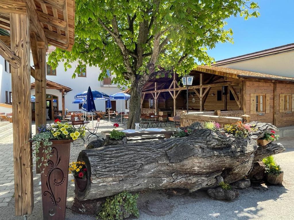Landgasthaus Zur Linde Pleiskirchen Buitenkant foto