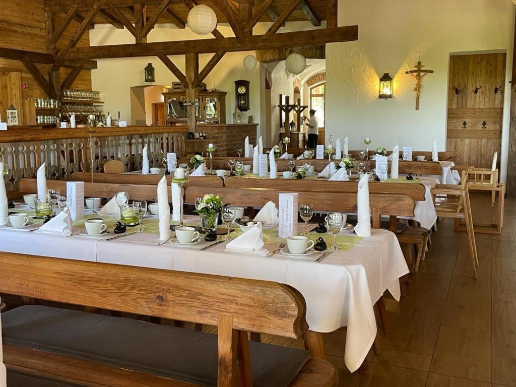 Landgasthaus Zur Linde Pleiskirchen Buitenkant foto