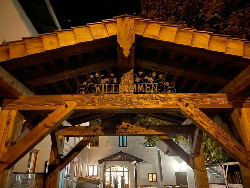 Landgasthaus Zur Linde Pleiskirchen Buitenkant foto