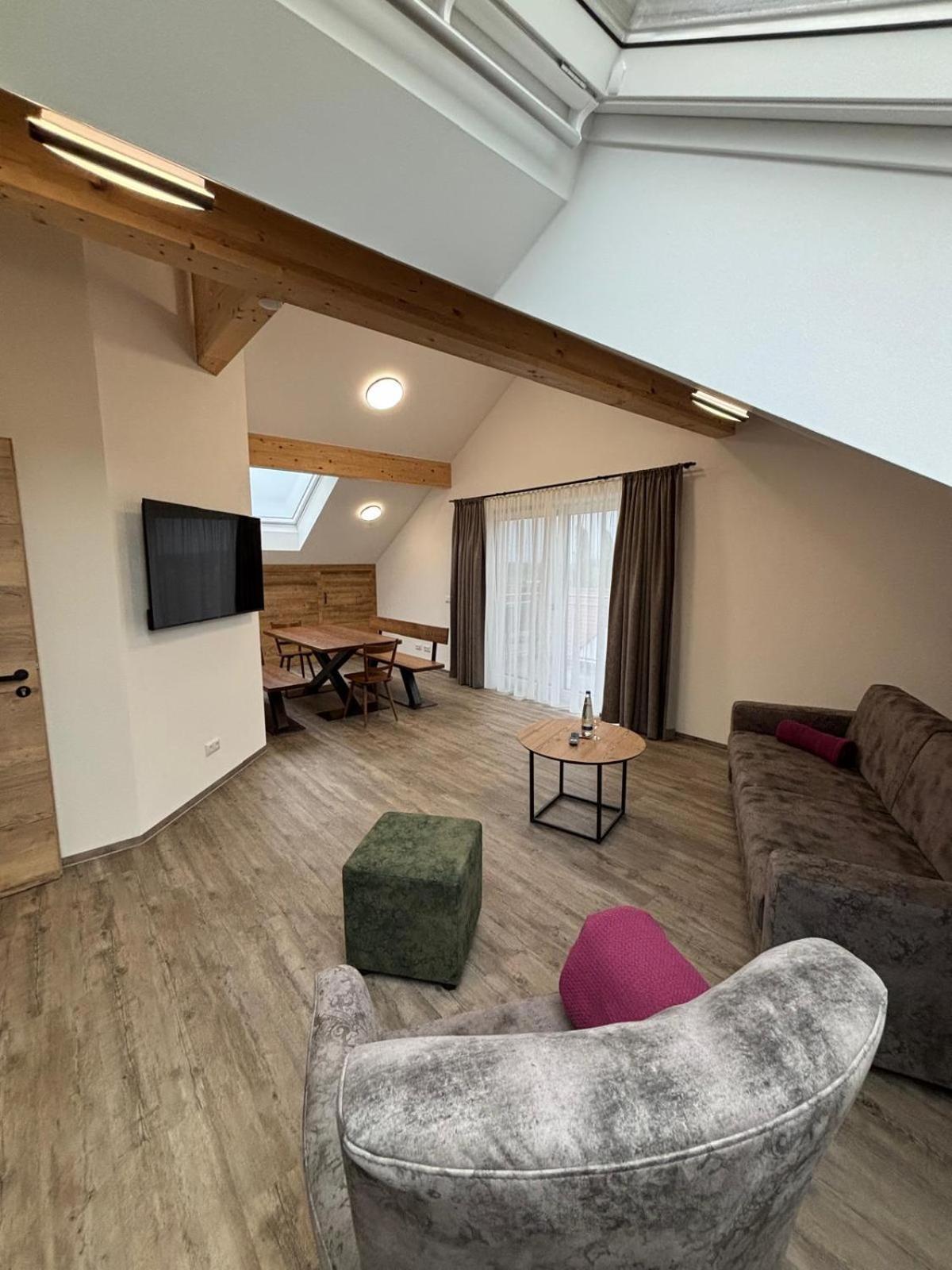 Landgasthaus Zur Linde Pleiskirchen Buitenkant foto