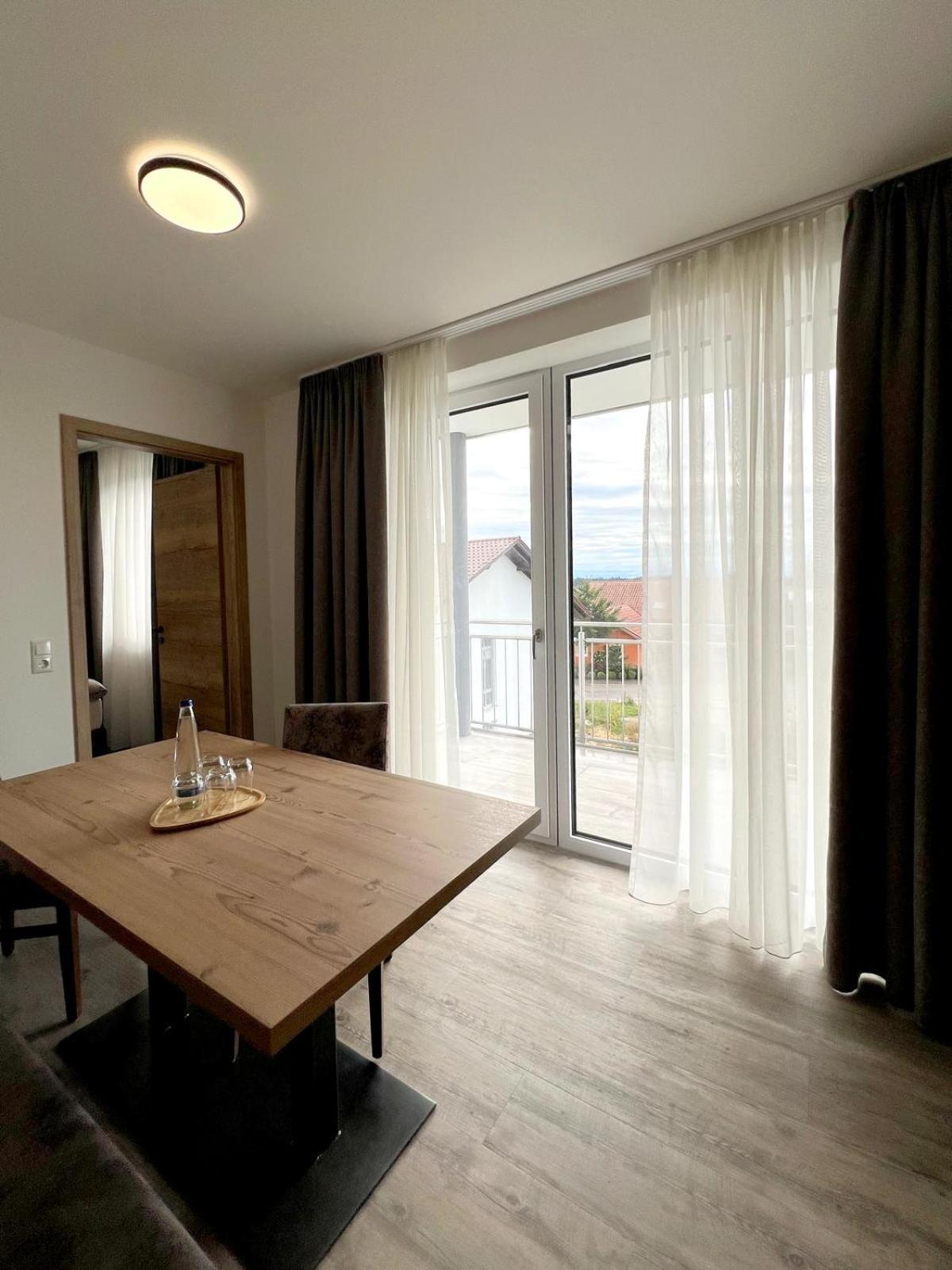 Landgasthaus Zur Linde Pleiskirchen Buitenkant foto