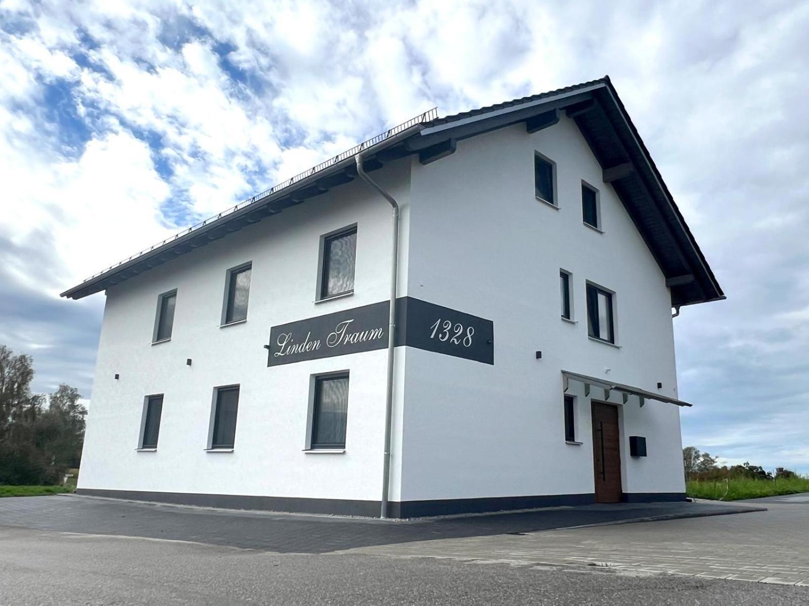 Landgasthaus Zur Linde Pleiskirchen Buitenkant foto